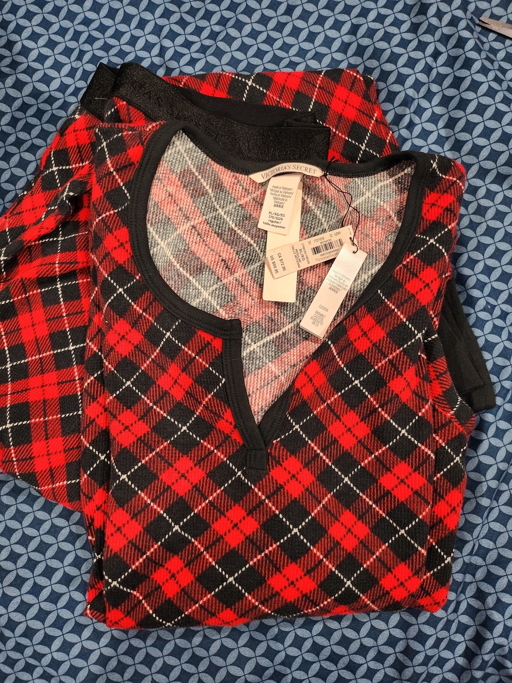 1011. NWT Victoria's Secret Red & Black Plaid Pajama Set
